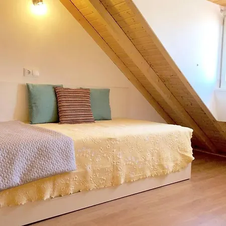 32 - Center Of Duplex Apartment, Barrio Alto דירה